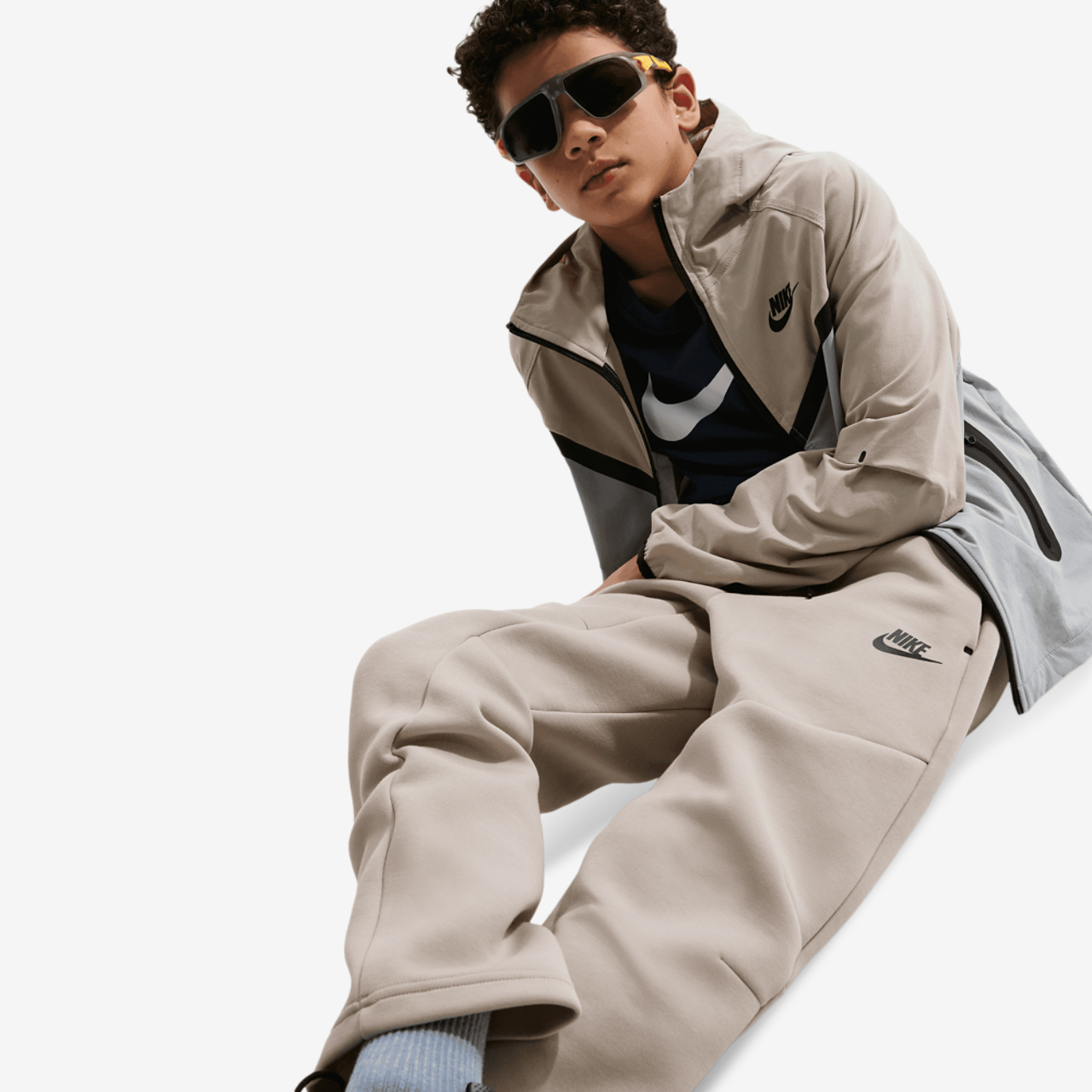 Nike NSW Tech Fleece OH Pants Image 5 of 5. Tap to open photo gallery.