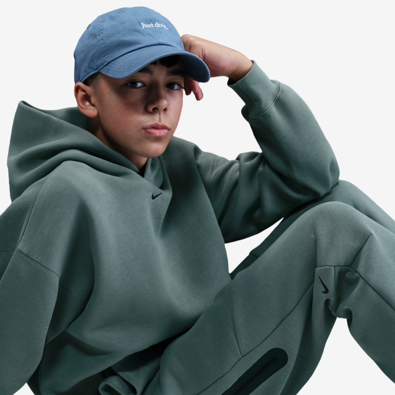 Nike NSW Oh Tech Fleece Pant Image 3 of 4. Tap to open photo gallery.