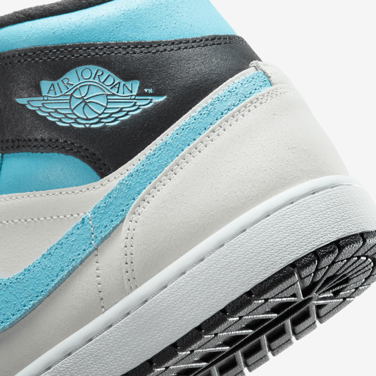 NIKE AJ1 MID スカイブルー　スニーカー Nike Air Jordan 1 Mid SE 'Ice Blue' Sail Black DV1302-400 Women's