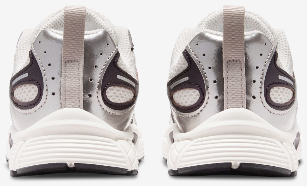 Nike V5 RNR Image 3 of 5. Tap to open photo gallery.