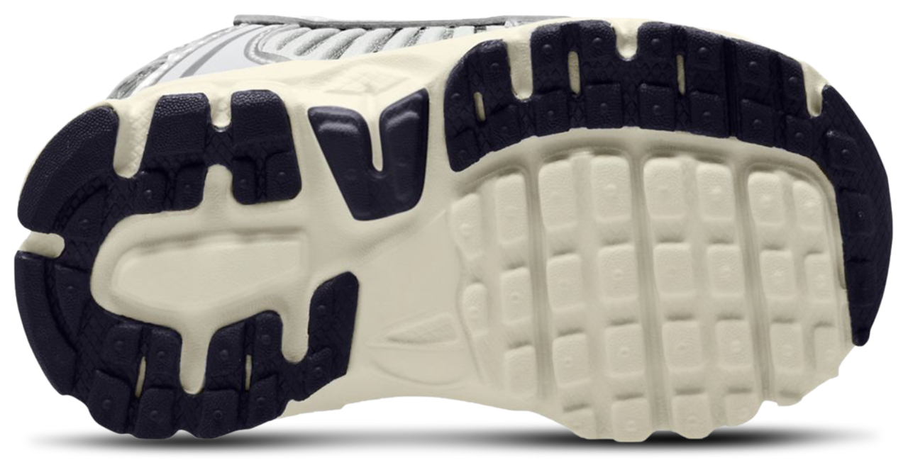 Nike Vomero 5 Lace Image 4 of 4. Tap to open photo gallery.