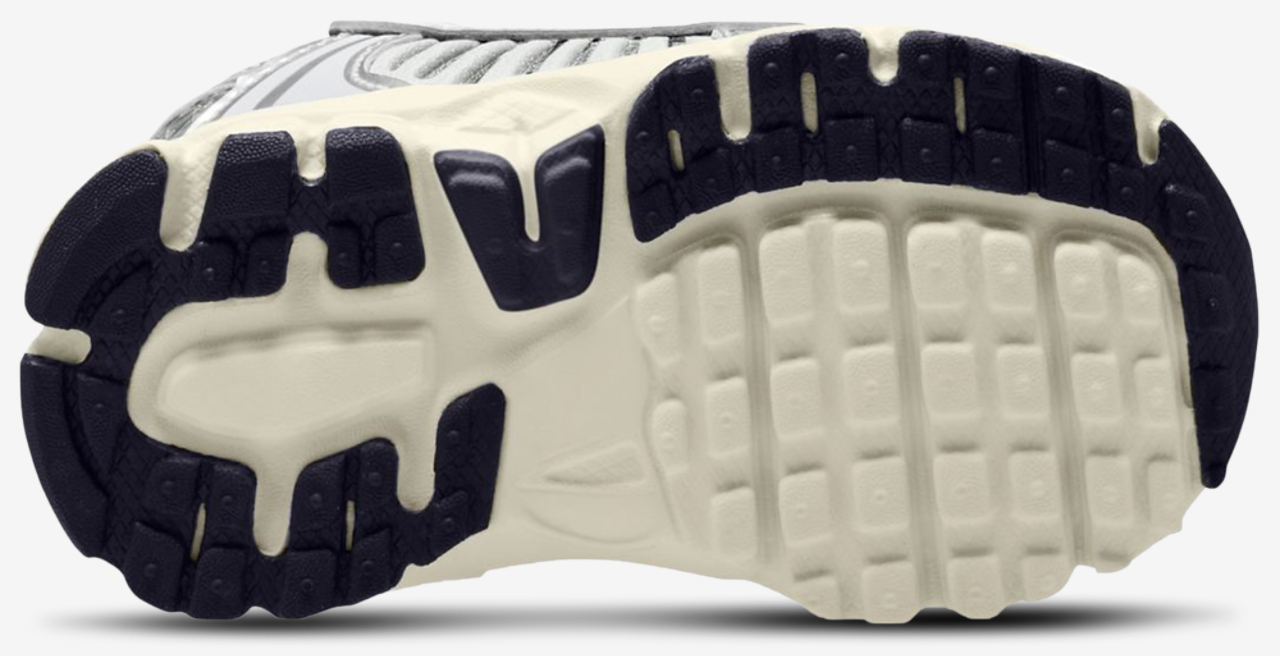 Nike Vomero 5 Lace Image 4 of 4. Tap to open photo gallery.