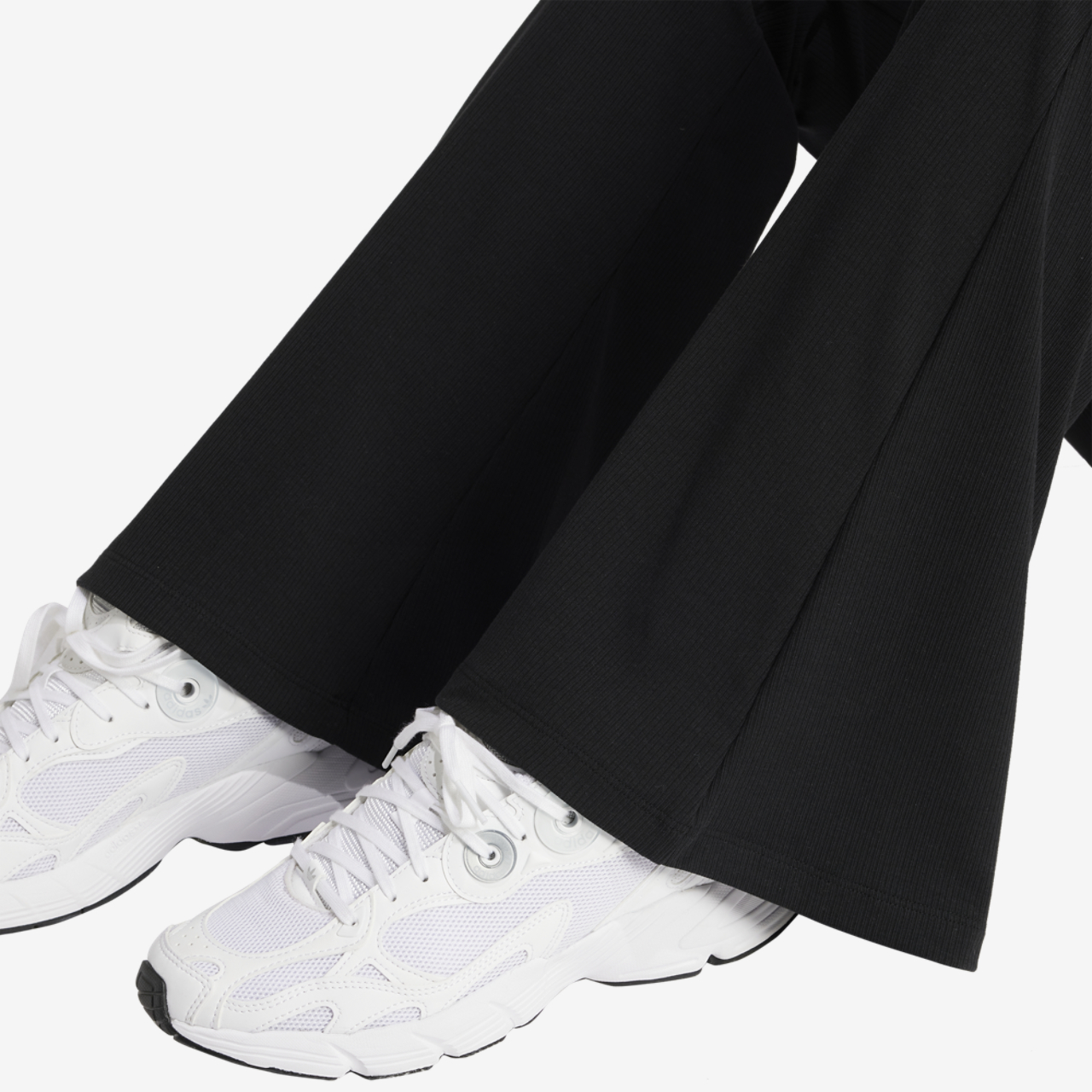 adidas Originals Trefoil Essentials Leggings Image 3 of 5. Tap to open photo gallery.