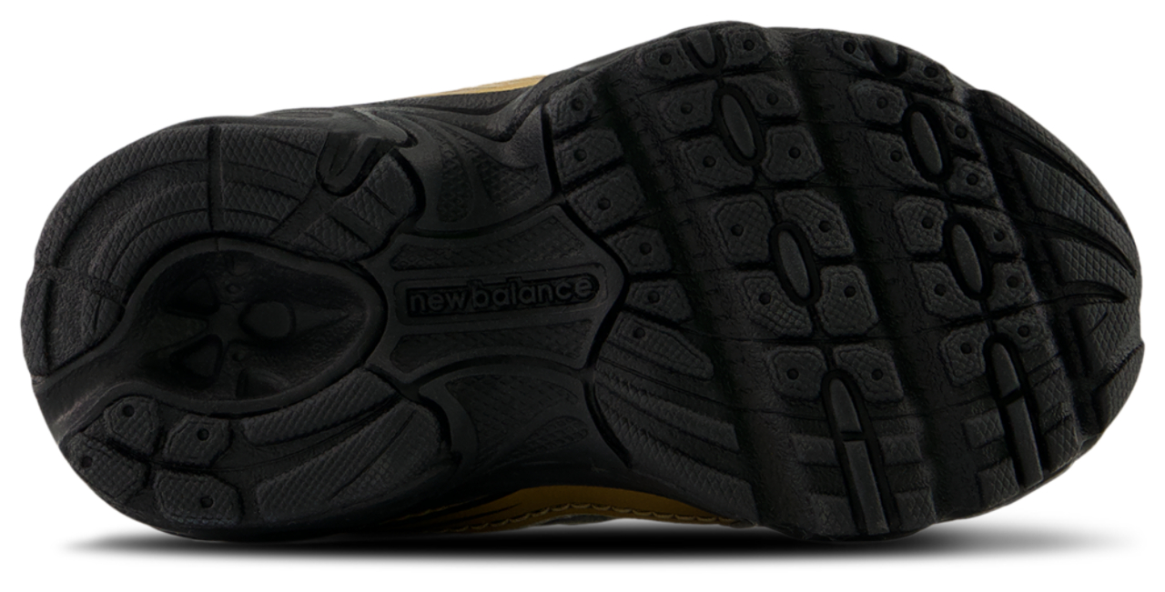 New Balance 740 Image 5 of 5. Tap to open photo gallery.