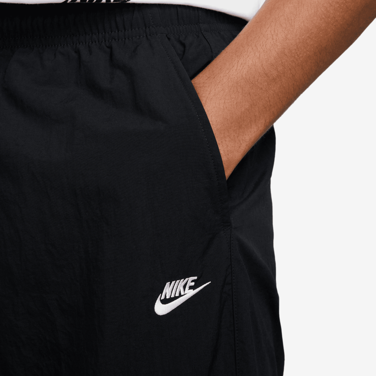 Nike Club Woven Cargo Pants Image 4 of 7. Tap to open photo gallery.