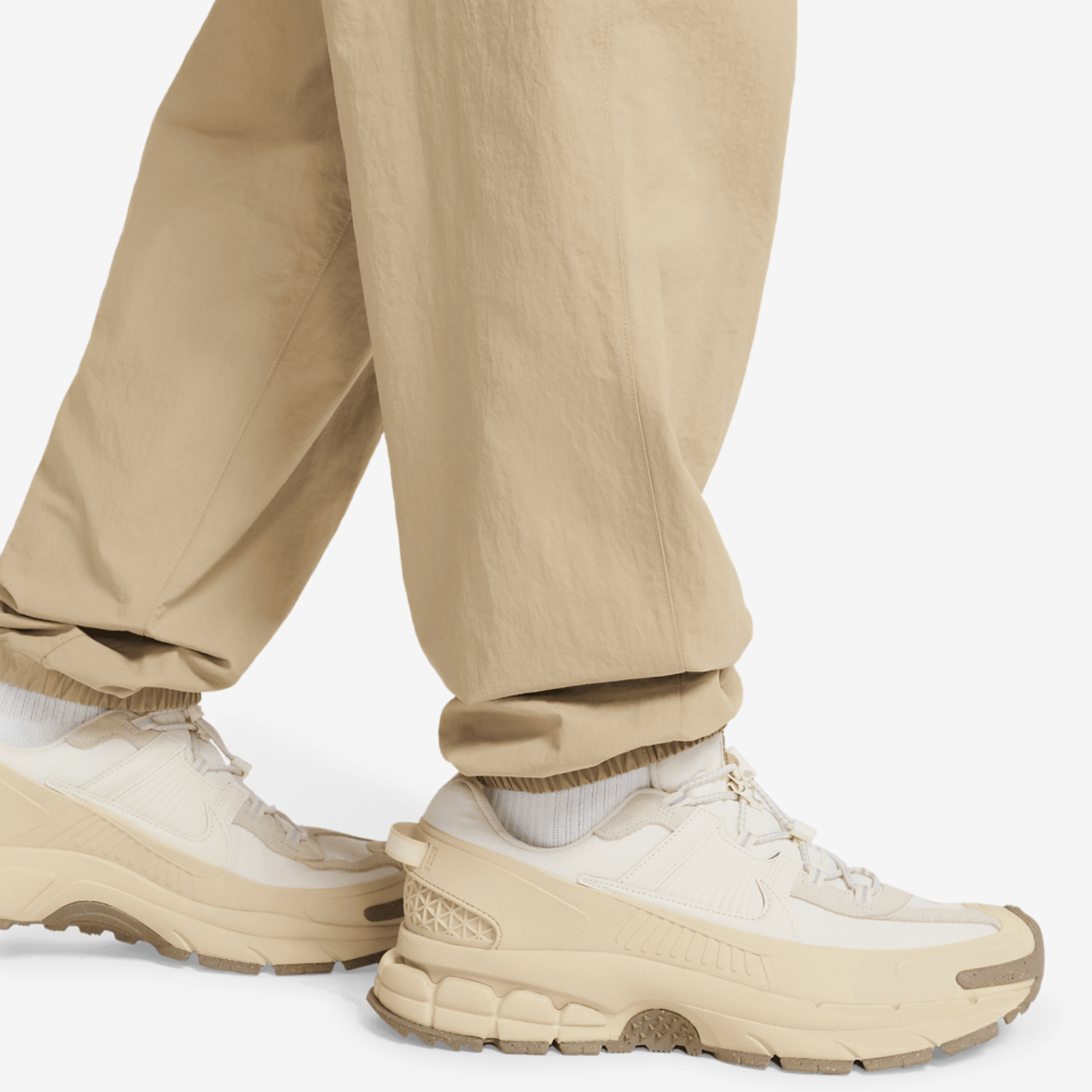 Nike Club Woven Cargo Pants Image 6 of 7. Tap to open photo gallery.