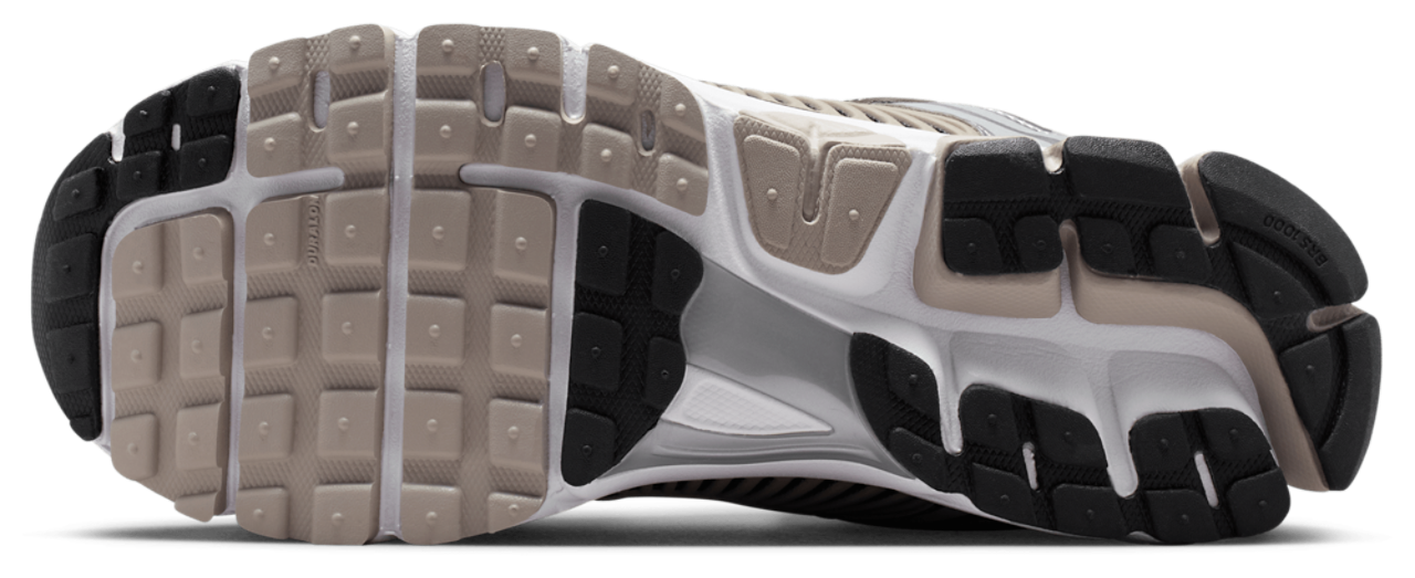Nike Vomero 5 Image 5 of 5. Tap to open photo gallery.