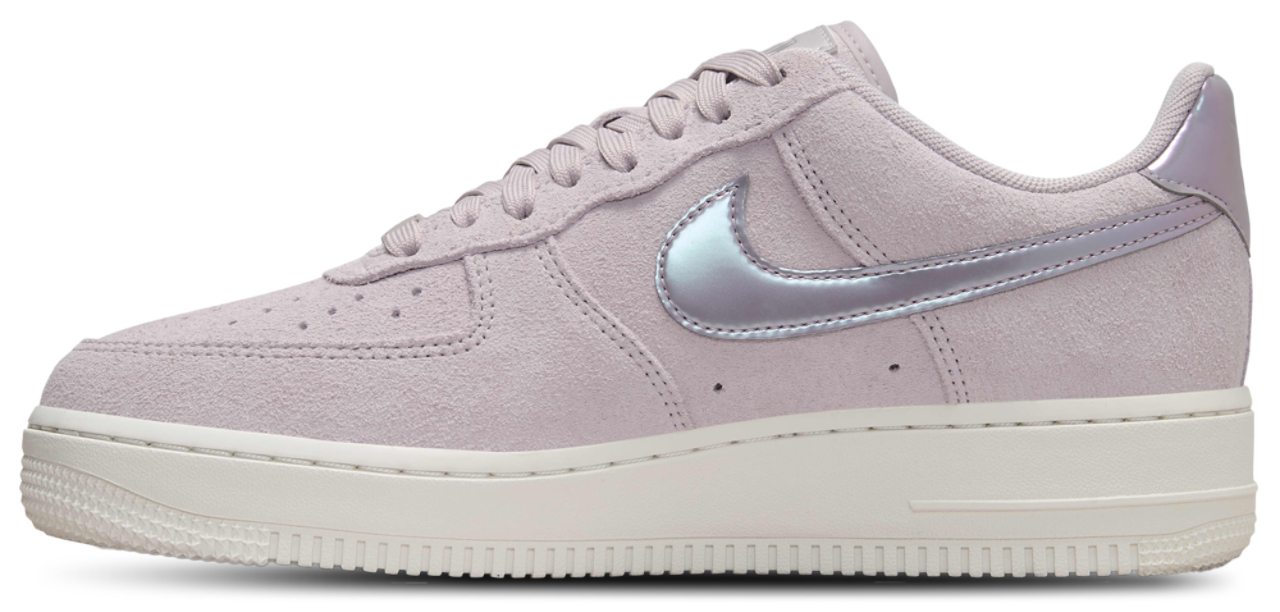 Nike Air Force 1 '07 LE Low Image 2 of 8. Tap to open photo gallery.