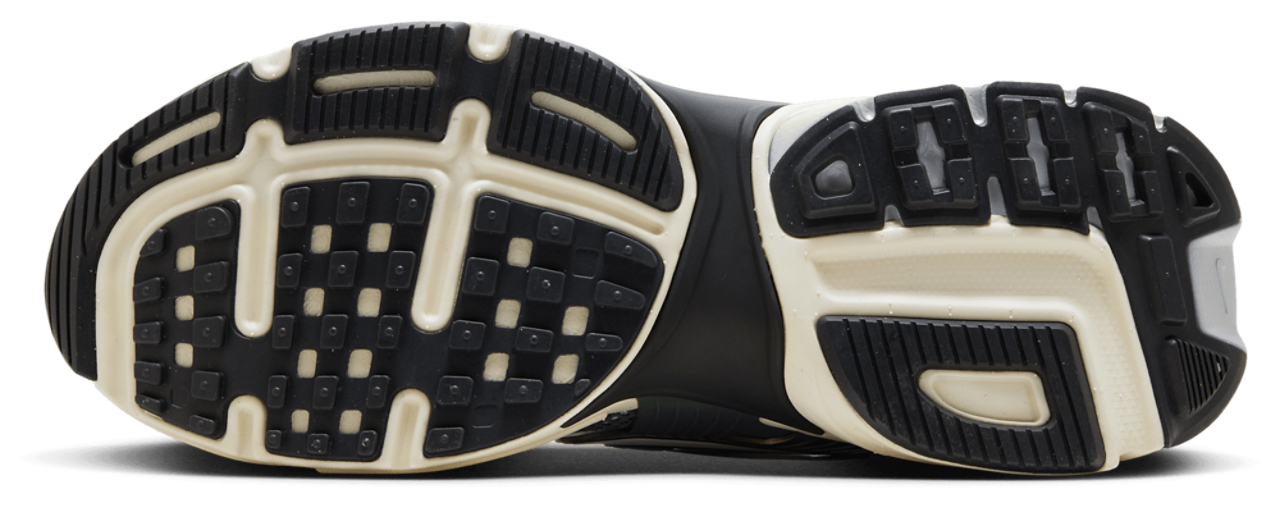 ©︎　NIKE V2K RUN black Nike V2K Run Trainers. Nike CA