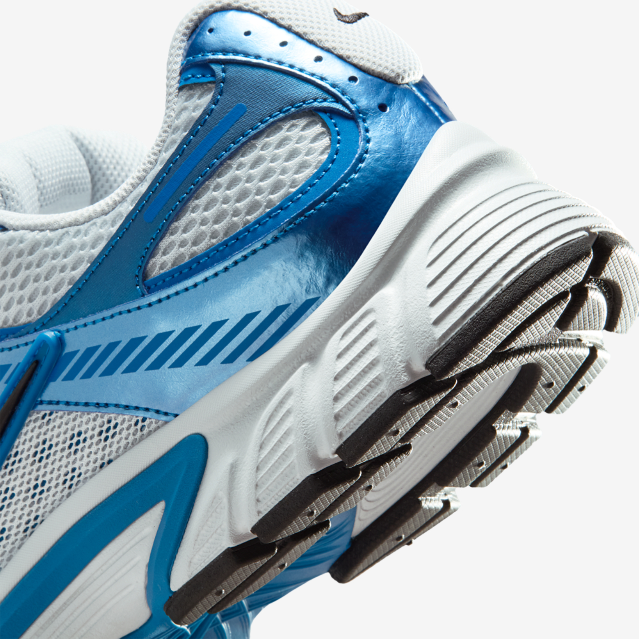 Nike V5 RNR Image 8 of 8. Tap to open photo gallery.