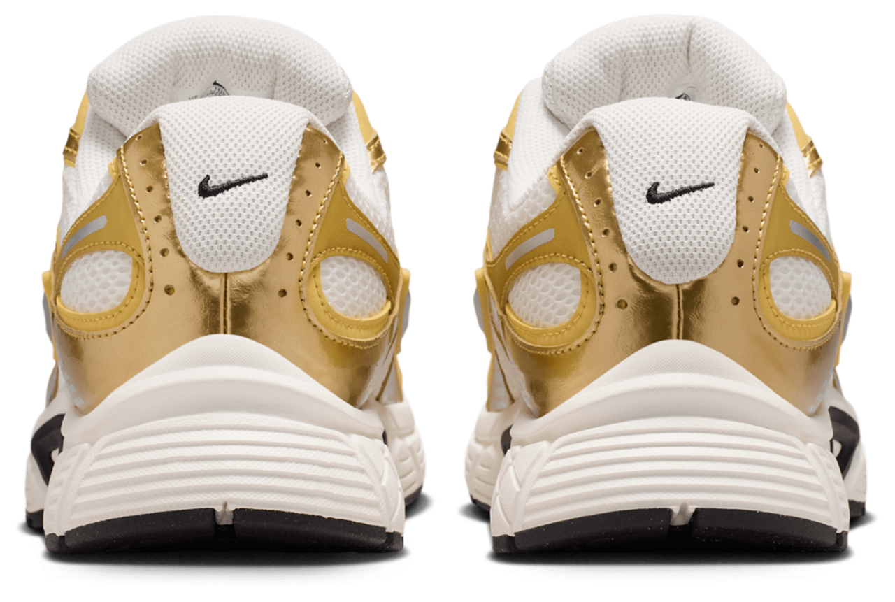 Nike V5 RNR Image 3 of 8. Tap to open photo gallery.