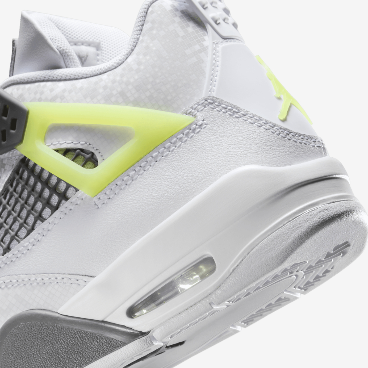 Jordan Air Jordan 4 Retro Image 8 of 9. Tap to open photo gallery.