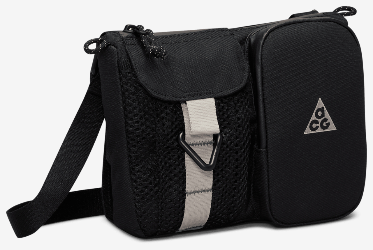 Nike ACG Daymax Crossbody Image 3 of 8. Tap to open photo gallery.