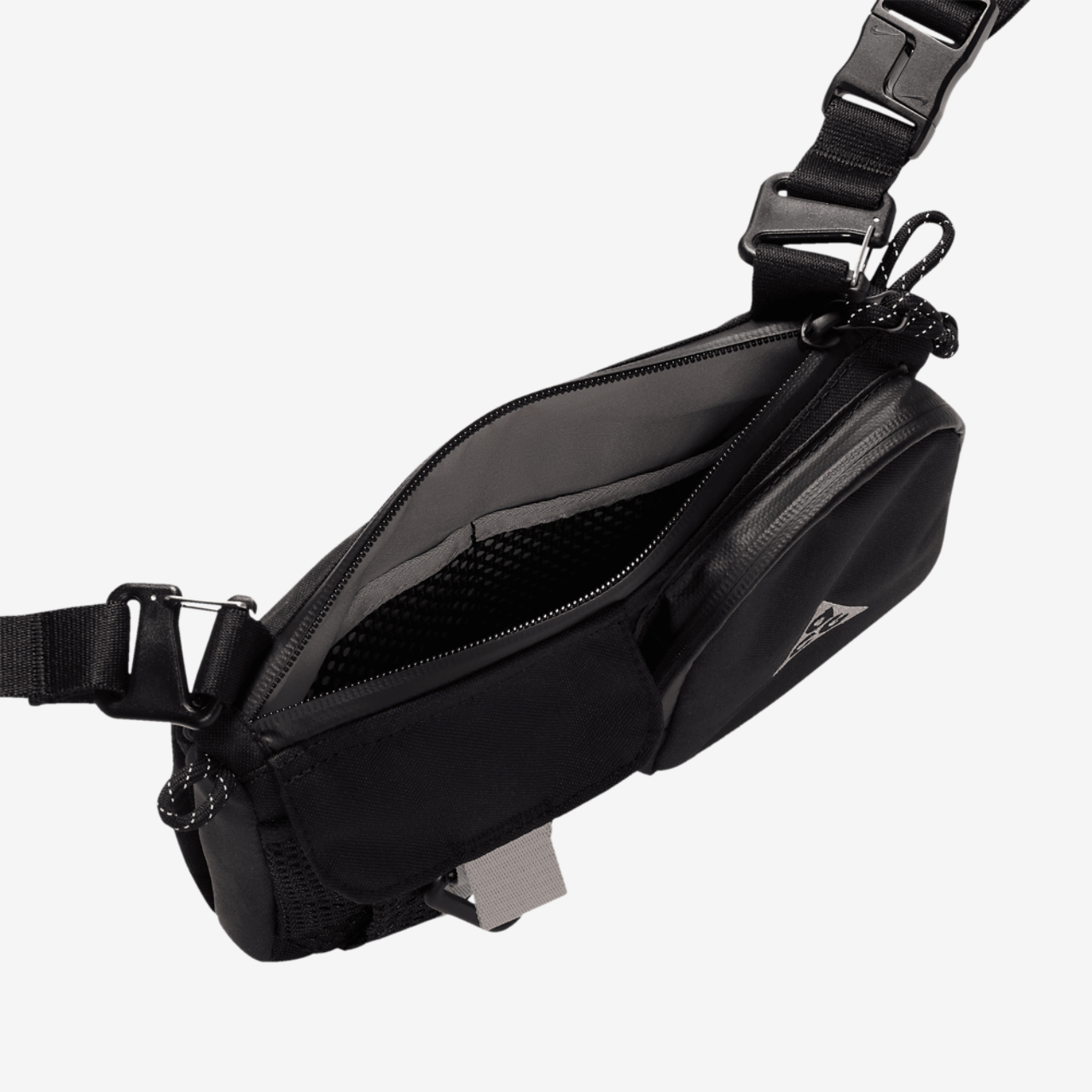 Nike ACG Daymax Crossbody Image 4 of 8. Tap to open photo gallery.