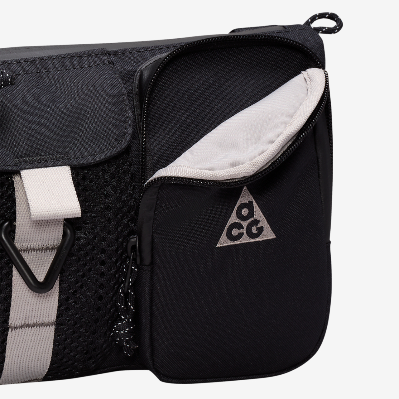 Nike ACG Daymax Crossbody Image 5 of 8. Tap to open photo gallery.
