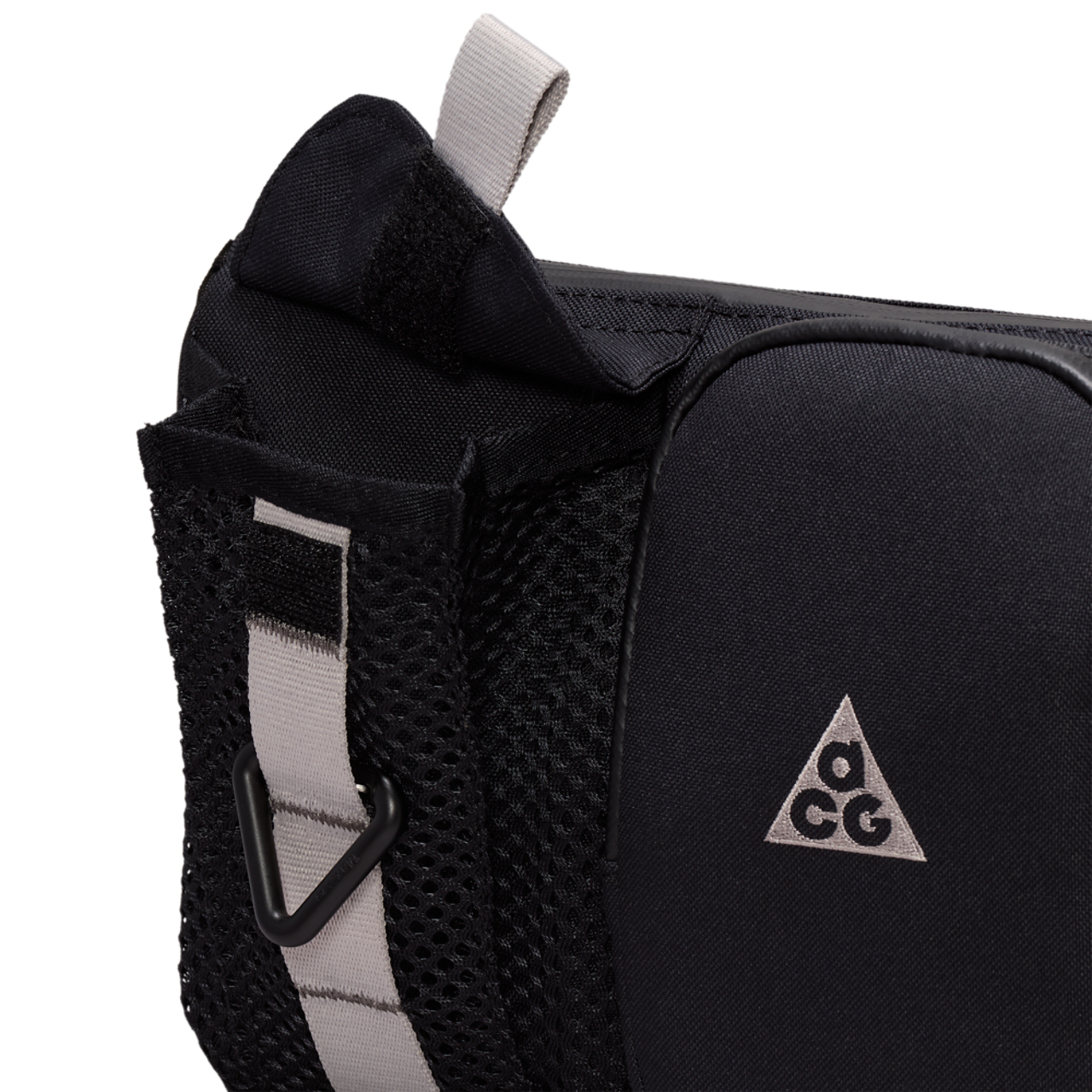 Nike ACG Daymax Crossbody Image 6 of 8. Tap to open photo gallery.