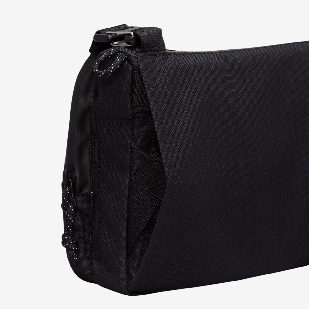 Nike ACG Daymax Crossbody Image 7 of 8. Tap to open photo gallery.