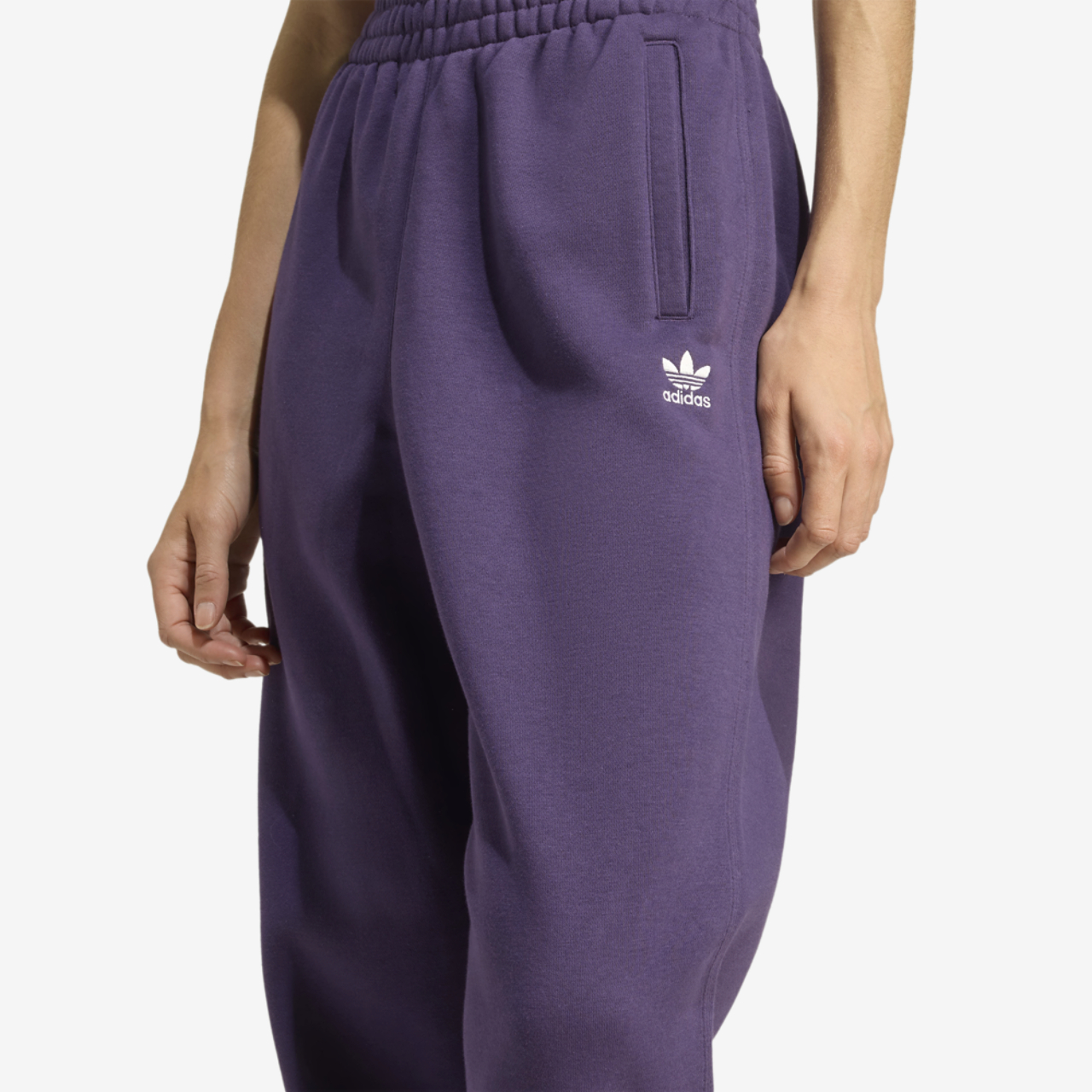 adidas Originals Trefoil Essentials Fleece Pants Image 3 of 5. Tap to open photo gallery.