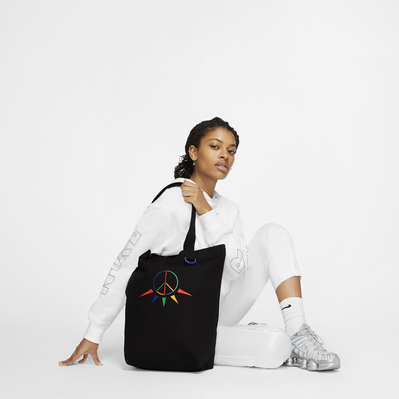 Nike Heritage Tote Image 6 of 6. Tap to open photo gallery.