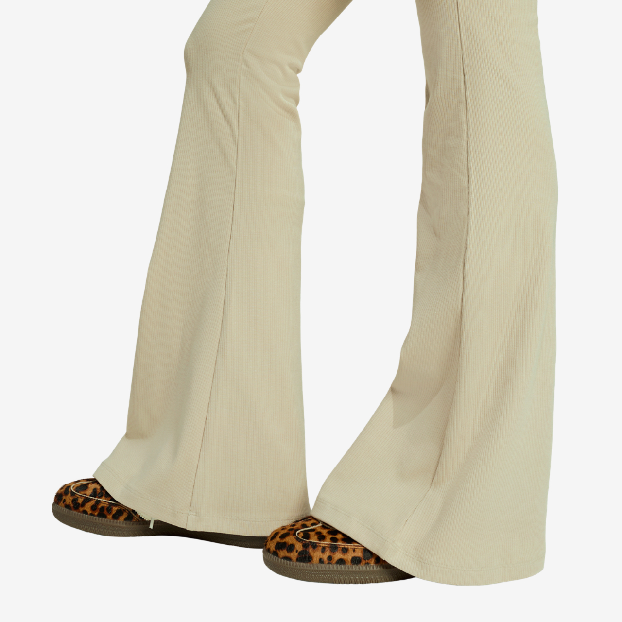 adidas Originals Trefoil Essentials Leggings Image 3 of 6. Tap to open photo gallery.