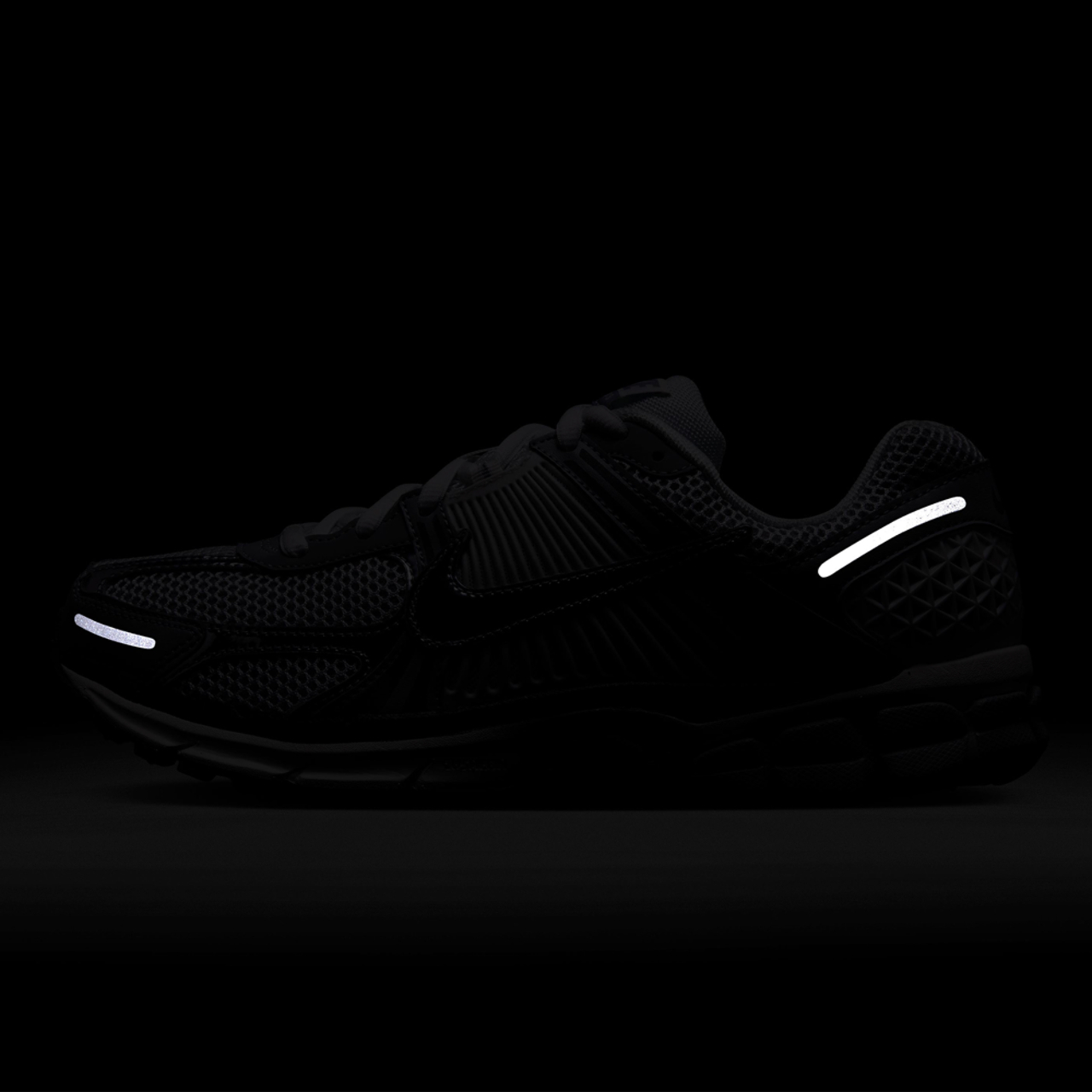Nike Zoom Vomero 5 NA70 Image 6 of 6. Tap to open photo gallery.