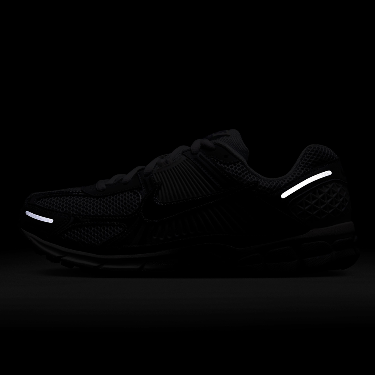Nike Zoom Vomero 5 NA70 Image 6 of 6. Tap to open photo gallery.