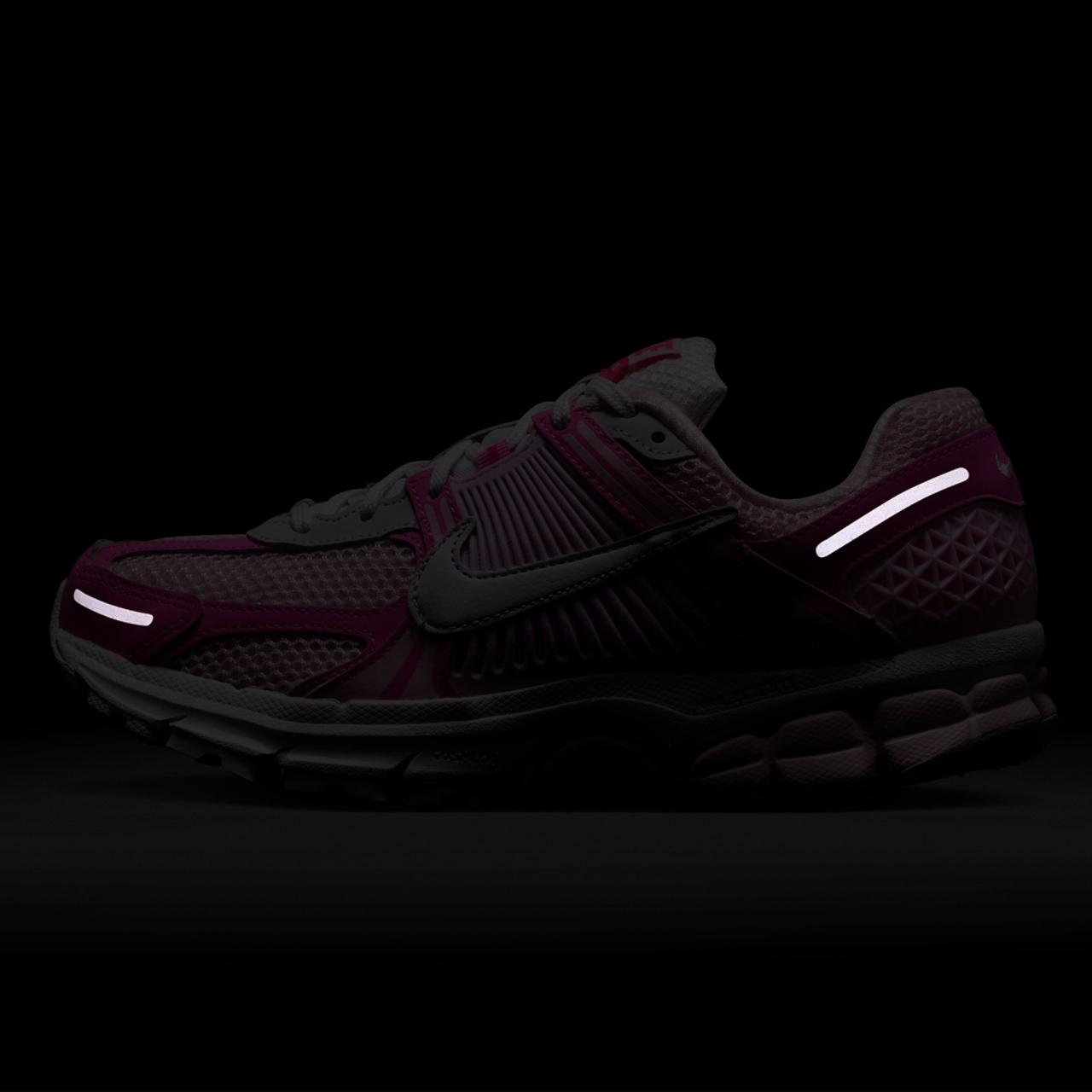 Nike Zoom Vomero 5 NA9 Image 6 of 6. Tap to open photo gallery.