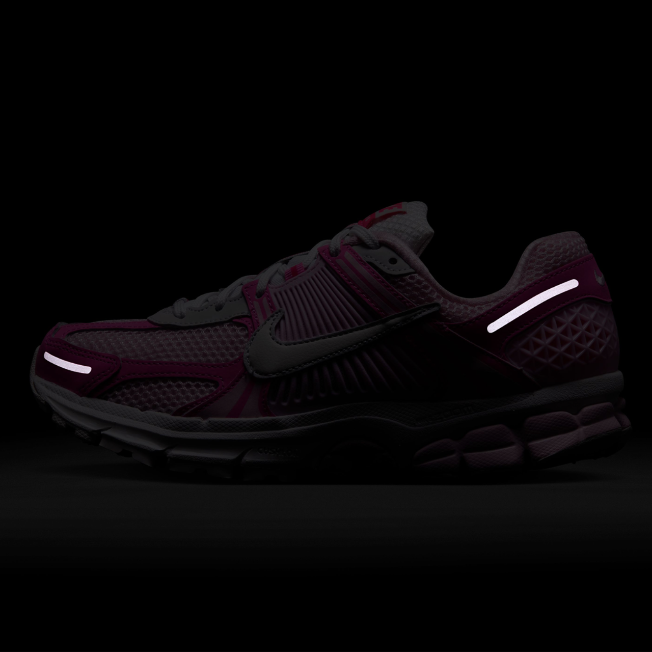 Nike Zoom Vomero 5 NA9 Image 6 of 6. Tap to open photo gallery.