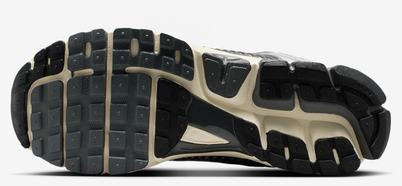 Nike Zoom Vomero 5 Image 5 of 5. Tap to open photo gallery.