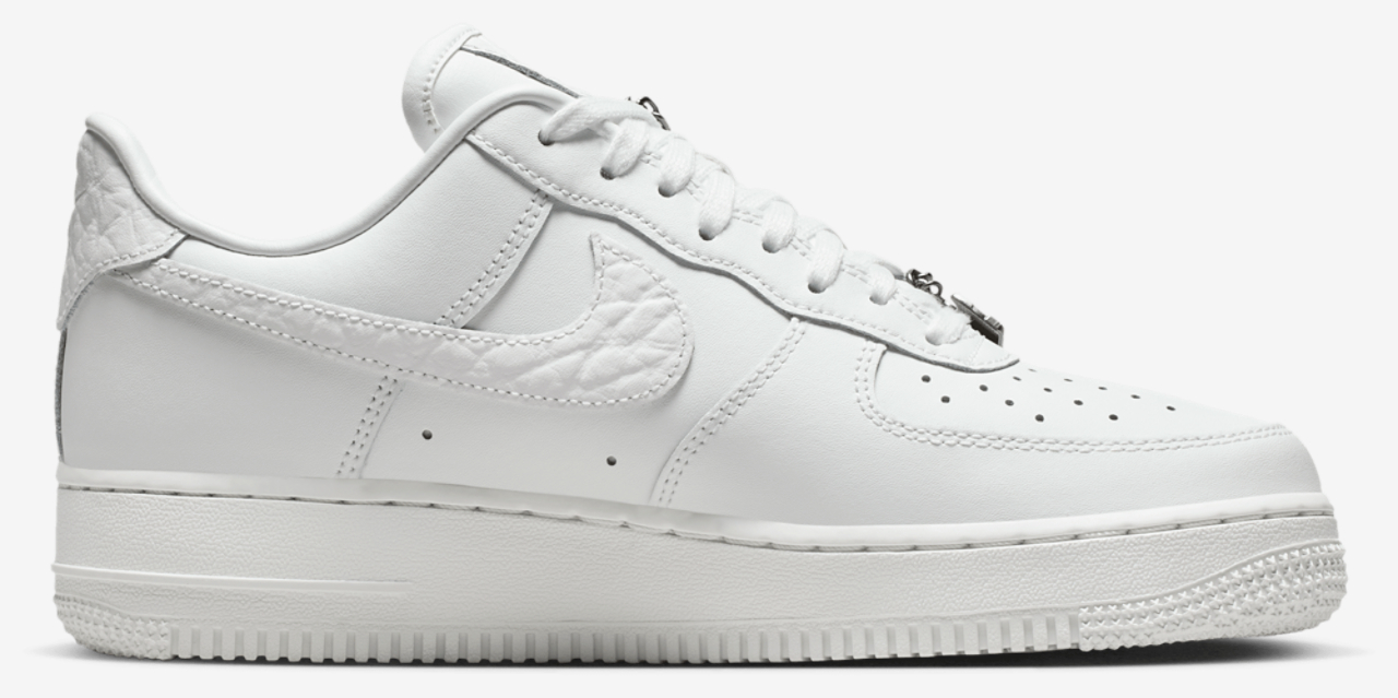 Nike Air Force 1 '07 Image 1 of 5. Tap to open photo gallery.