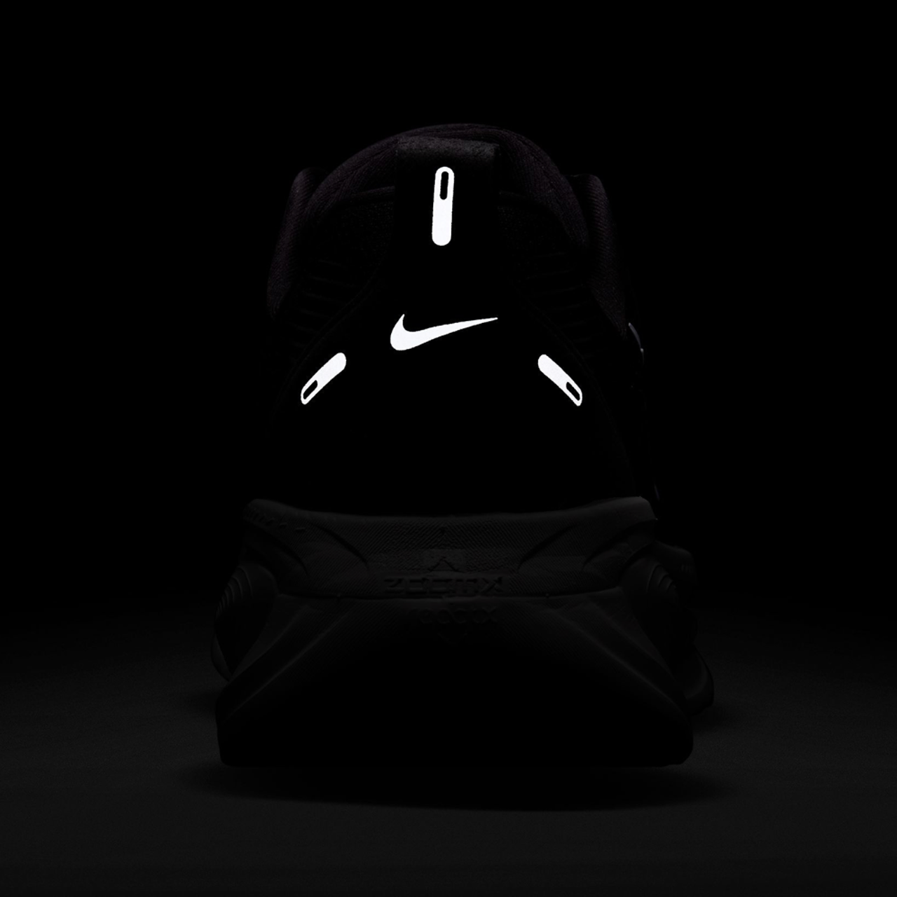 Nike Vomero 18 Image 6 of 6. Tap to open photo gallery.