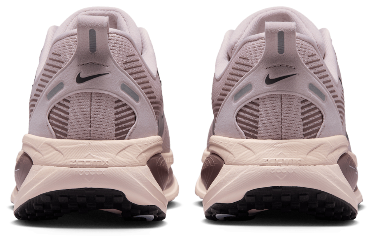 Nike Vomero 18 Image 3 of 5. Tap to open photo gallery.