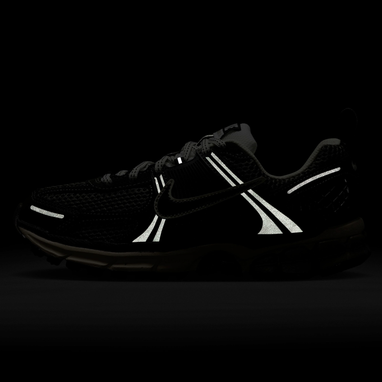 Nike Vomero 5 Image 6 of 6. Tap to open photo gallery.