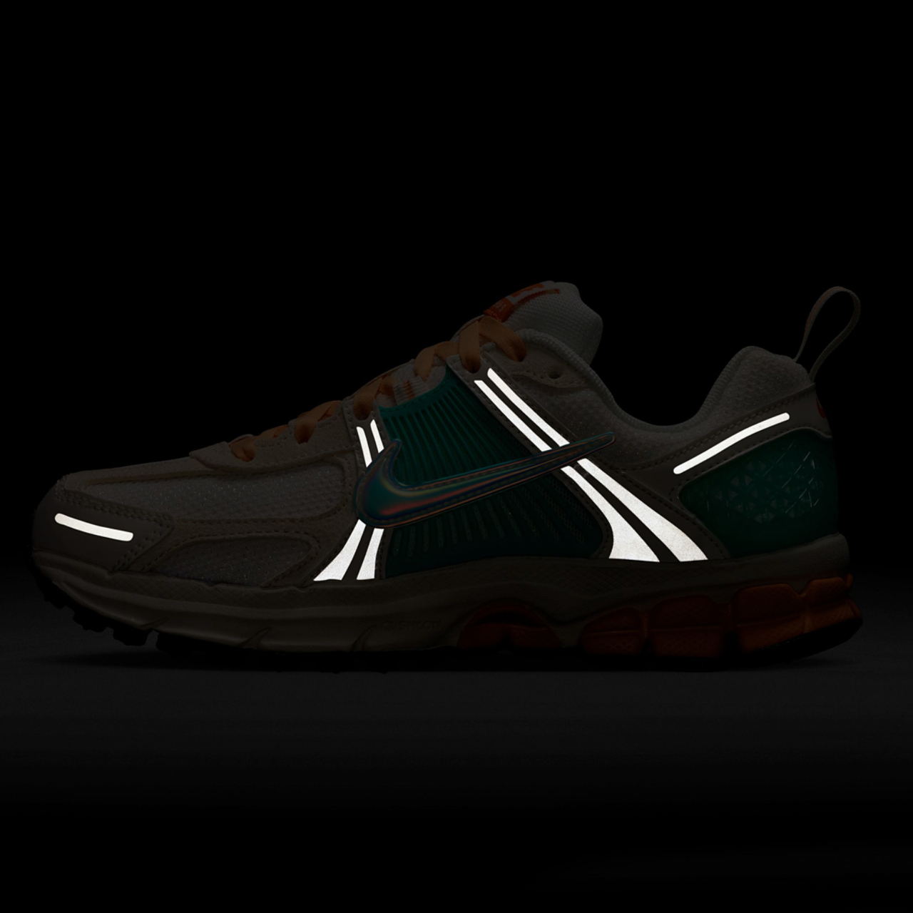 Nike Vomero 5 Image 6 of 6. Tap to open photo gallery.