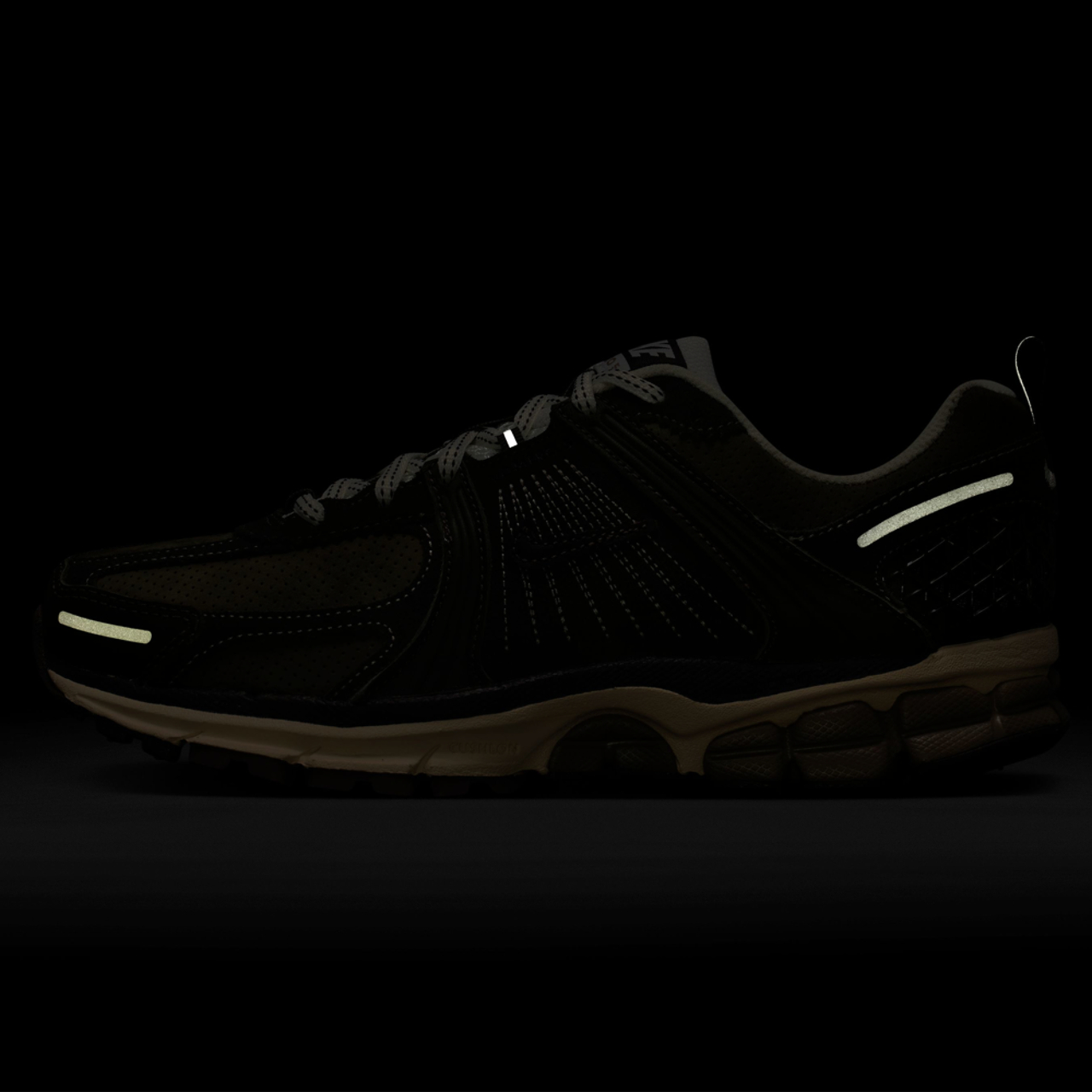 Nike Zoom Vomero 5 Premium Image 6 of 6. Tap to open photo gallery.