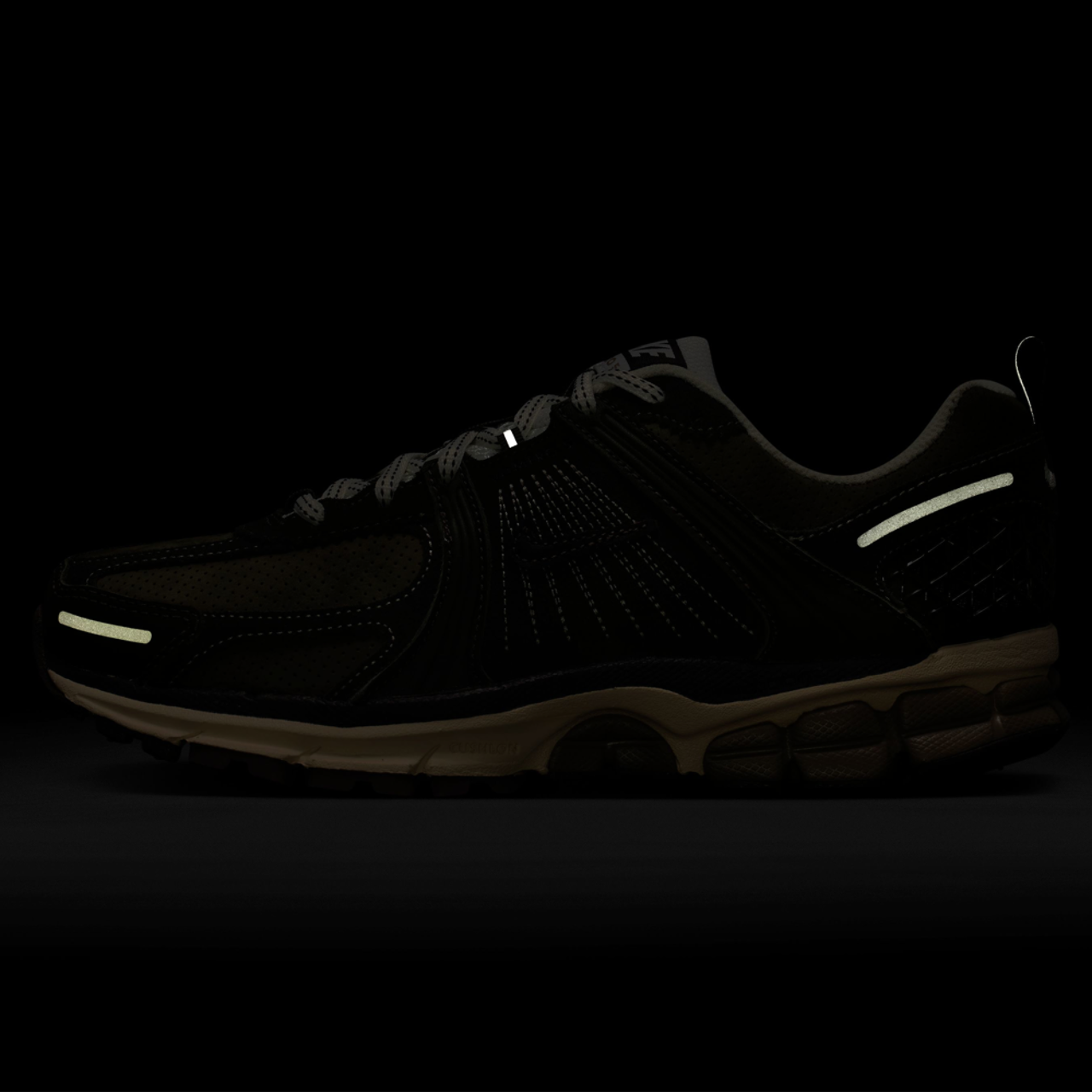 Nike Zoom Vomero 5 Premium Image 6 of 6. Tap to open photo gallery.