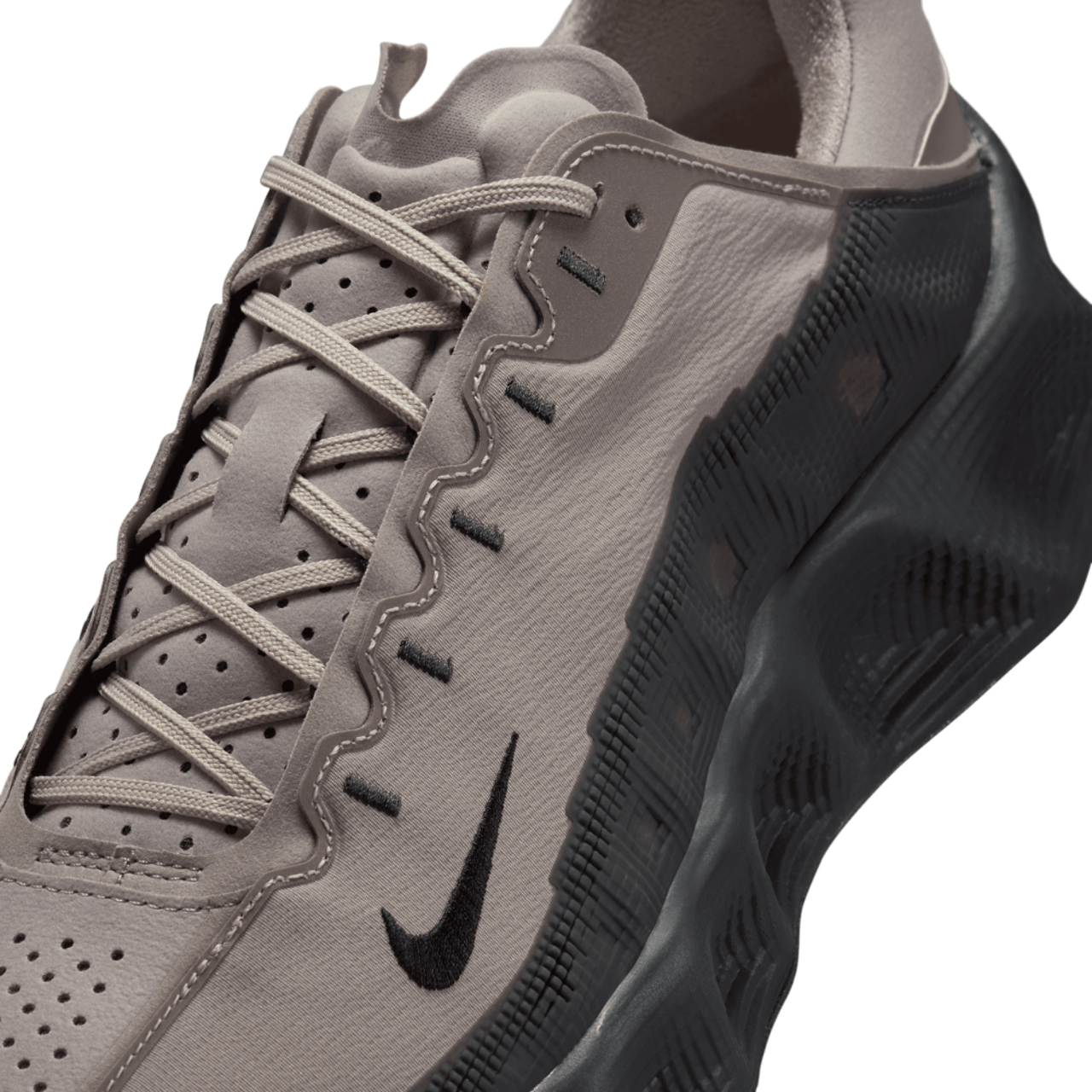 Nike Ava Rover Reflectivity Image 7 of 8. Tap to open photo gallery.