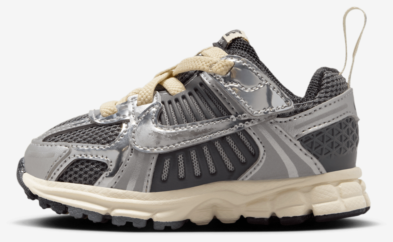 Nike Vomero 5 Image 2 of 5. Tap to open photo gallery.