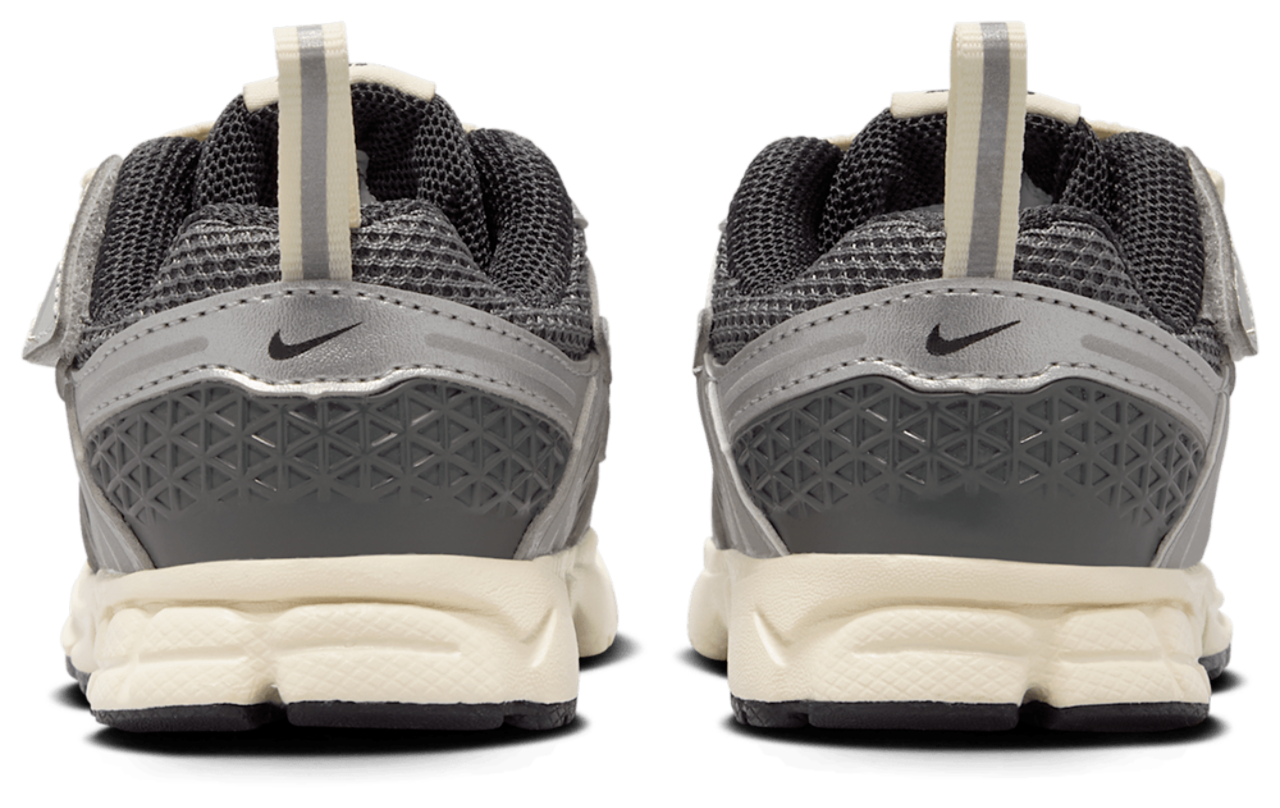 Nike Vomero 5 Image 3 of 5. Tap to open photo gallery.