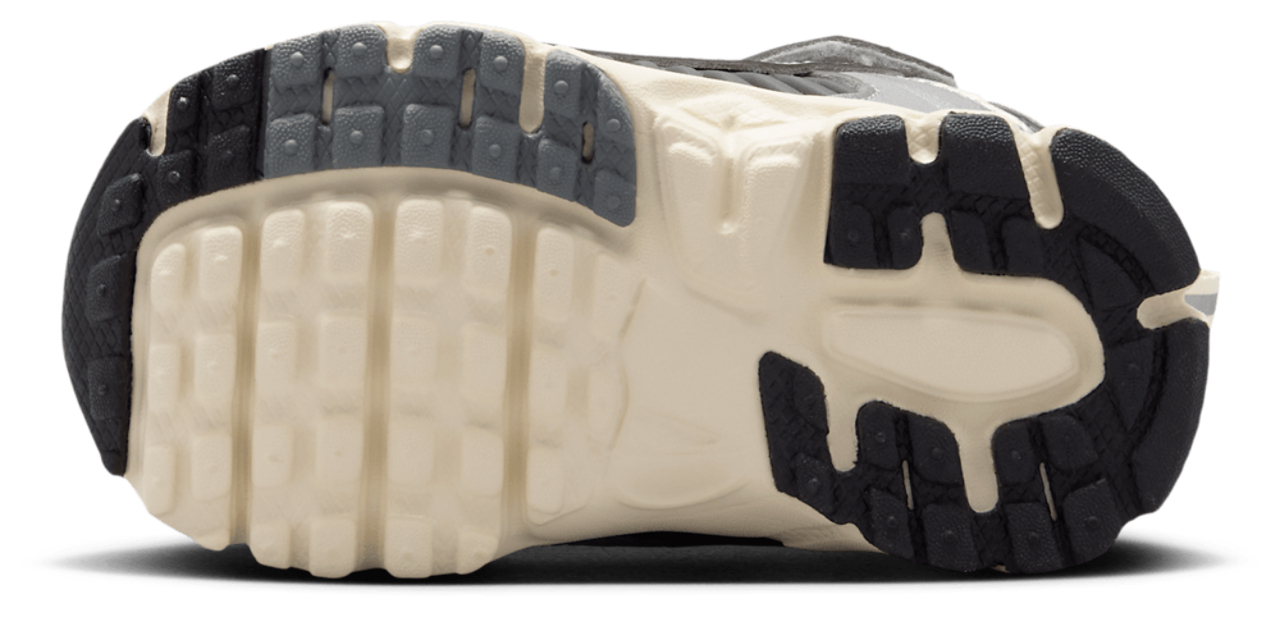 Nike Vomero 5 Image 5 of 5. Tap to open photo gallery.