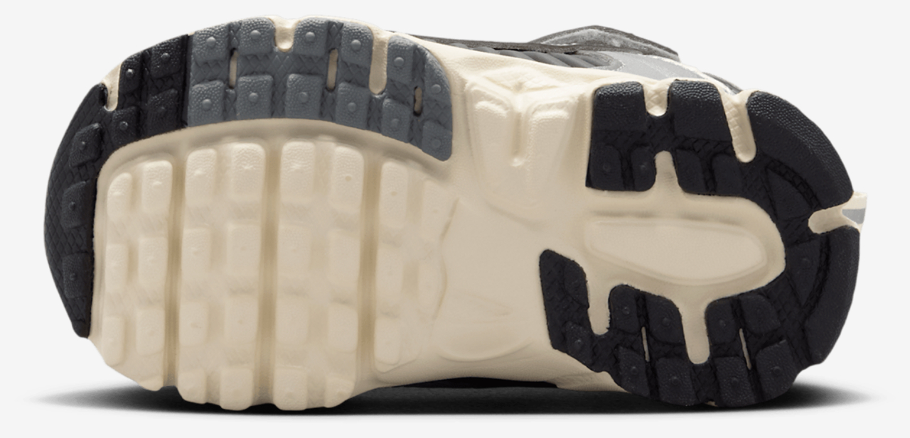 Nike Vomero 5 Image 5 of 5. Tap to open photo gallery.