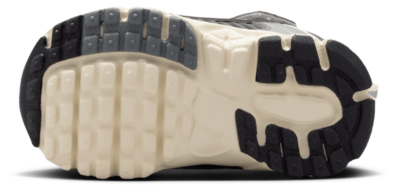 Nike Vomero 5 Image 5 of 5. Tap to open photo gallery.