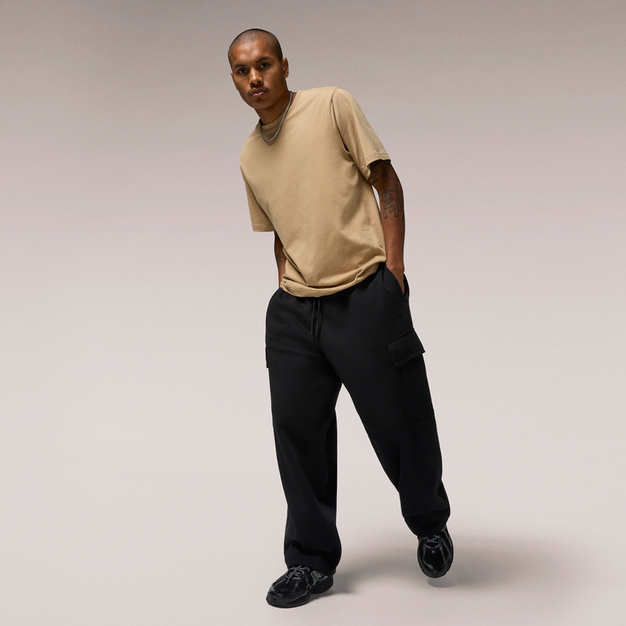 LCKR Trinity Baggy Cargo Fleece Sweatpants Image 5 of 6. Tap to open photo gallery.