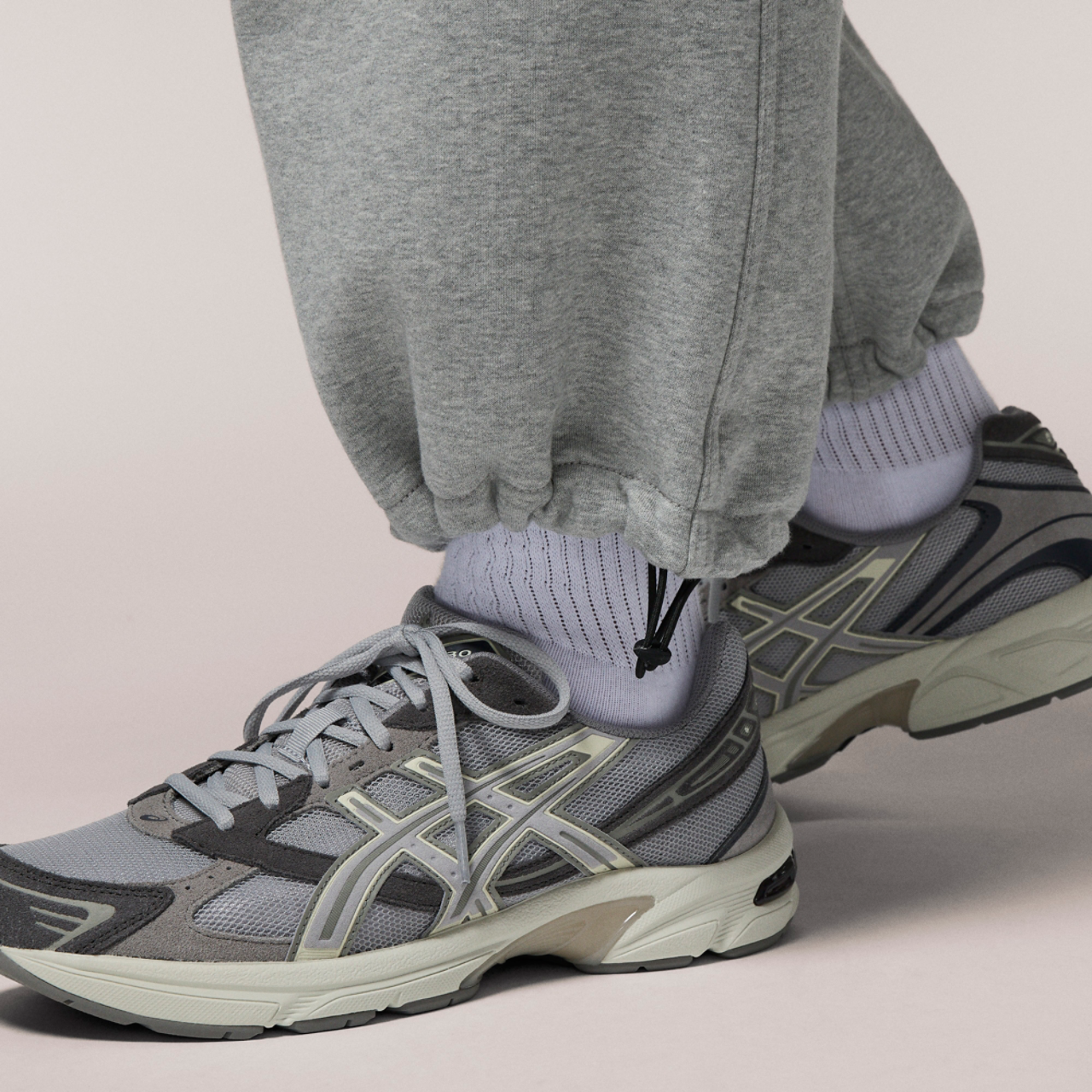 LCKR Trinity Baggy Cargo Fleece Sweatpants Image 5 of 7. Tap to open photo gallery.