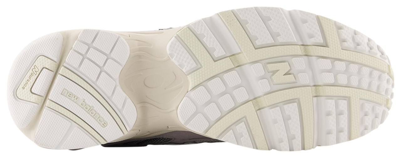 New Balance 725 Image 4 of 4. Tap to open photo gallery.