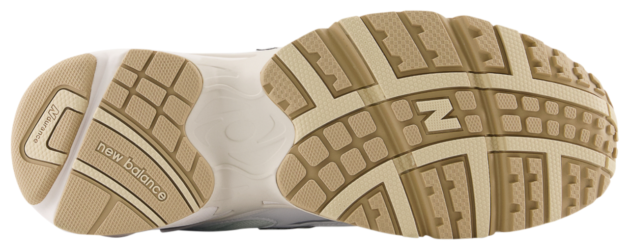 New Balance 725 Image 4 of 4. Tap to open photo gallery.