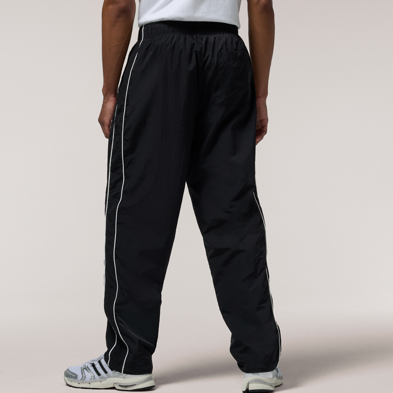 LCKR Keaton Relaxed Fit Wind Pants Image 3 of 10. Tap to open photo gallery.