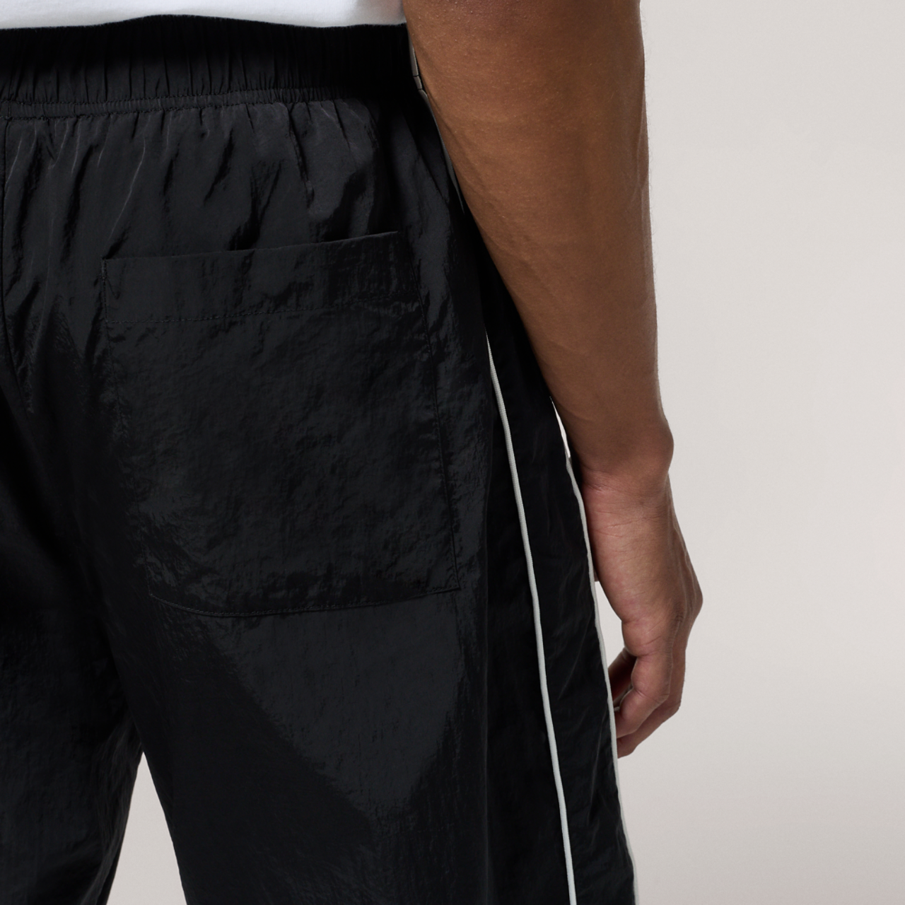 LCKR Keaton Relaxed Fit Wind Pants Image 4 of 10. Tap to open photo gallery.