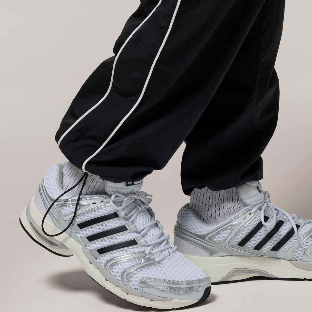 LCKR Keaton Relaxed Fit Wind Pants Image 5 of 10. Tap to open photo gallery.