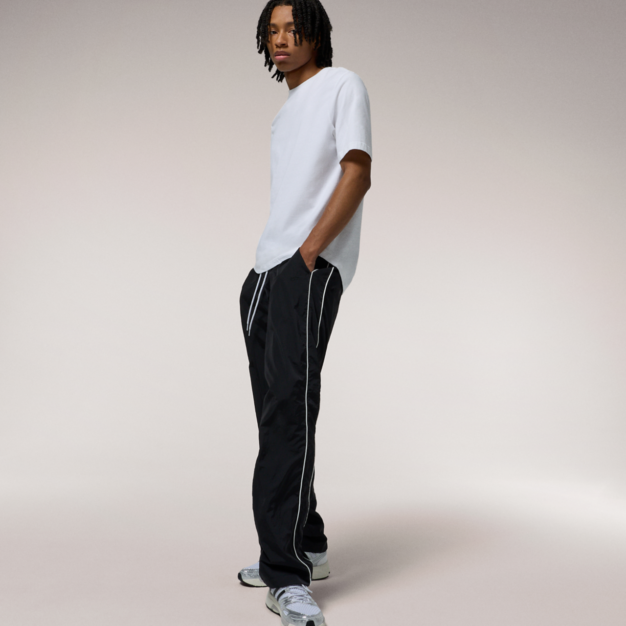LCKR Keaton Relaxed Fit Wind Pants Image 7 of 10. Tap to open photo gallery.